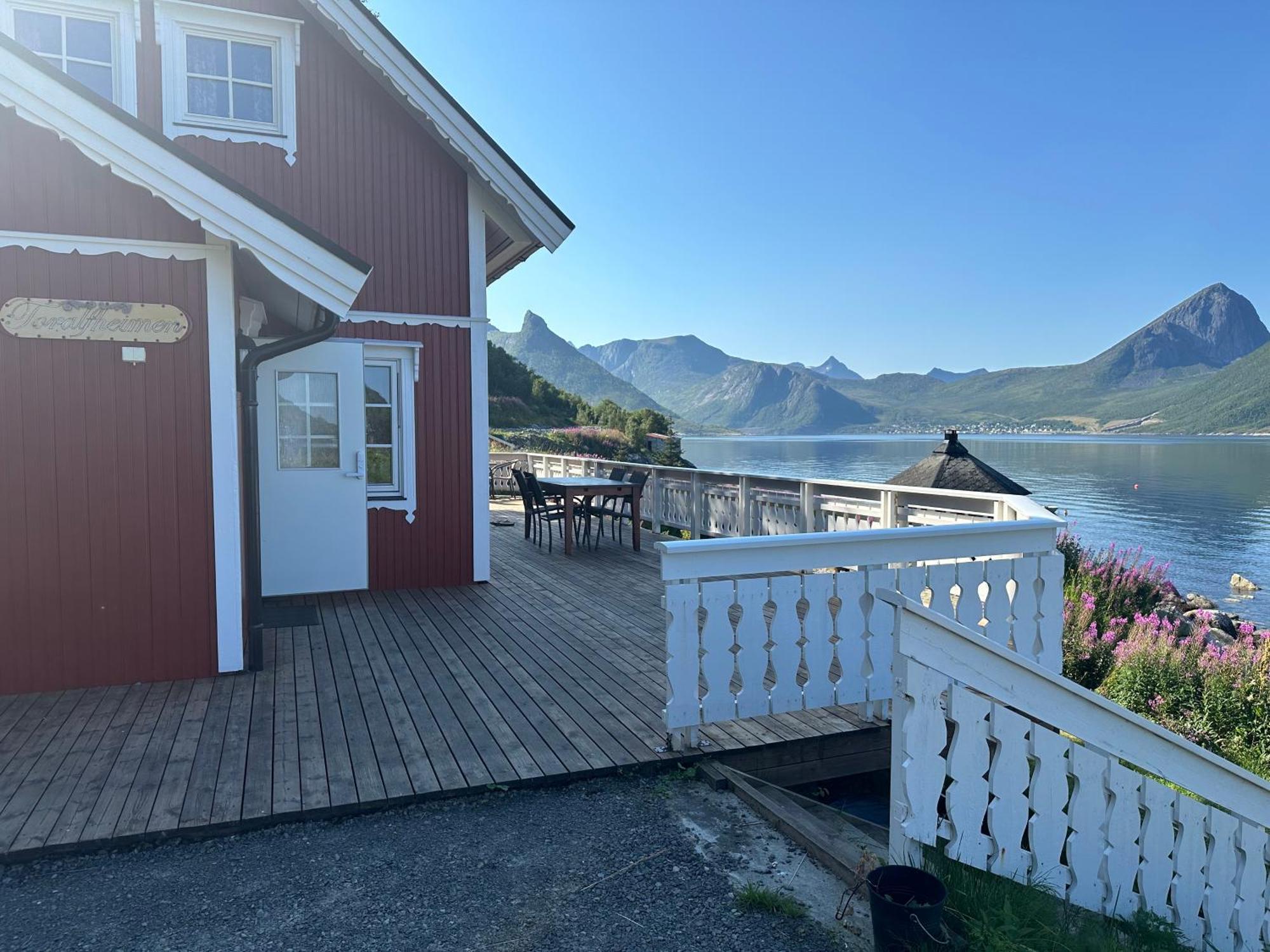 Cozy House By The Sea